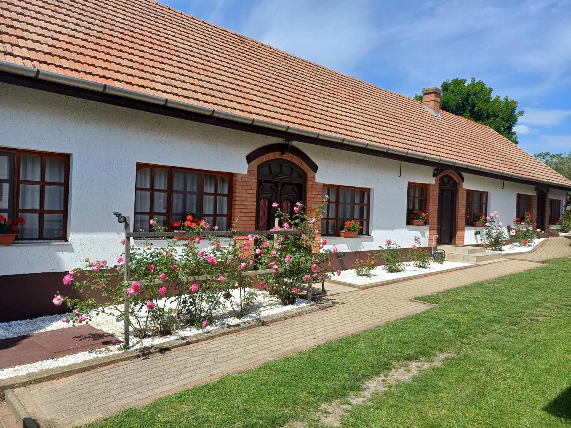 Apartment Eszter *